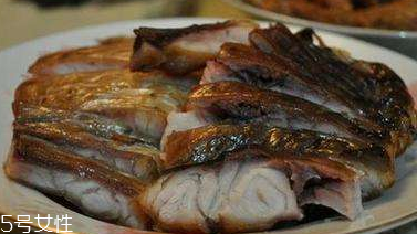 青魚能做魚干嗎？青魚怎么做成魚干？