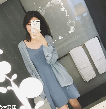 黃皮適合什么顏色裙子？什么顏色裙子適合黃皮女生？