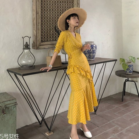 黃皮適合什么顏色裙子？什么顏色裙子適合黃皮女生？