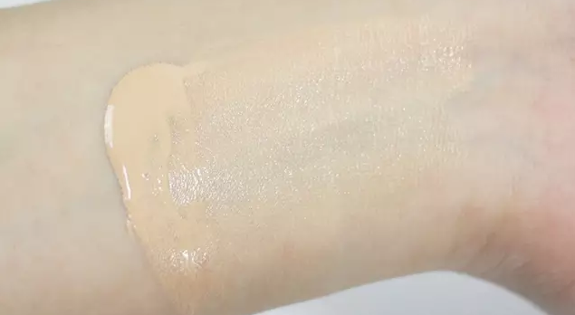 雅詩蘭黛和蘭蔻粉底哪個好？