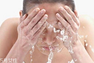 敏感肌能用洗面奶嗎？適合敏感肌用的洗面奶