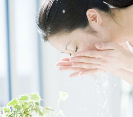敏感肌能用洗面奶嗎？適合敏感肌用的洗面奶