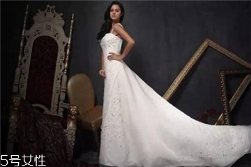 婚紗什么時(shí)候定？婚紗提前多長(zhǎng)時(shí)間定？