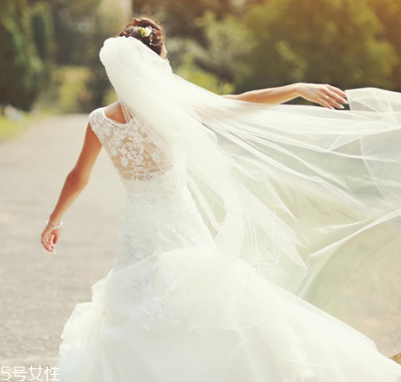 高定婚紗價格一般多少？婚紗高定要多少錢？