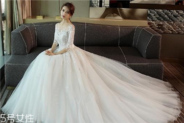 婚紗里面穿絲襪嗎？穿婚紗要穿絲襪嗎？