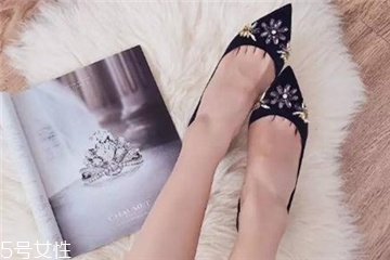 婚鞋可以穿黑色嗎？婚鞋穿黑色好嗎？