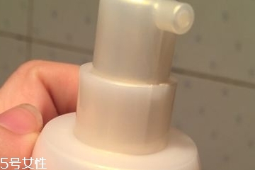 乳液會(huì)堵塞毛孔嗎？乳液會(huì)讓毛孔堵塞嗎？