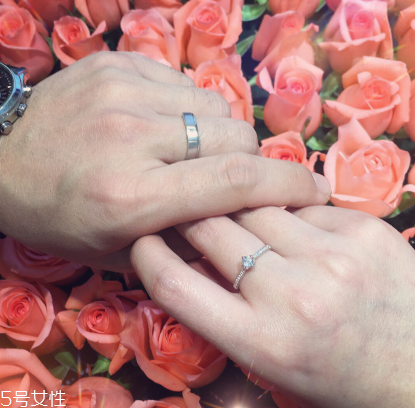 婚戒一般什么時(shí)候買？婚戒提前多長時(shí)間買？