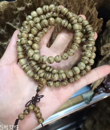 沉香手串可以用水洗嗎？沉香手串能沾水嗎？