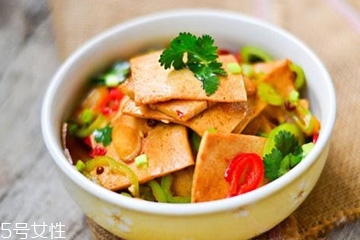 白胡椒是辣椒嗎？白胡椒辣嗎？