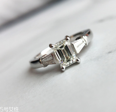 鉆戒為什么白天不閃？鉆戒白天不閃是什么原因？