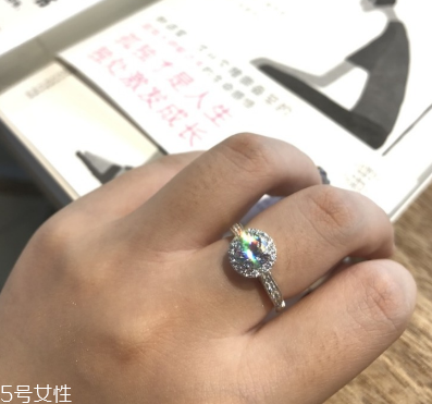 鉆戒是鉑金好還是18k金好？鉆戒買鉑金還是18k金？