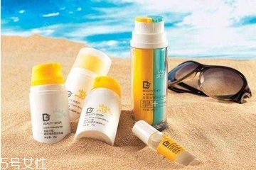 防曬霜對(duì)皮膚有傷害嗎？每天用防曬霜傷皮膚嗎？