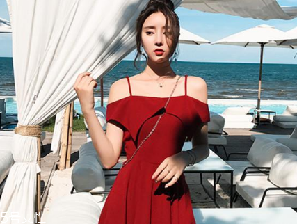 夏天穿什么顏色連衣裙好？夏天適合什么顏色連衣裙？