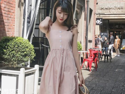 夏天穿什么顏色連衣裙好？夏天適合什么顏色連衣裙？