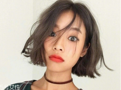經(jīng)常化妝對皮膚有什么影響 經(jīng)?；瘖y對皮膚好嗎