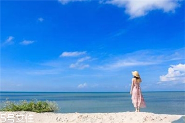 女生去海邊穿什么衣服？海邊度假怎么穿搭顯瘦？