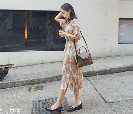 女生去海邊穿什么衣服？海邊度假怎么穿搭顯瘦？