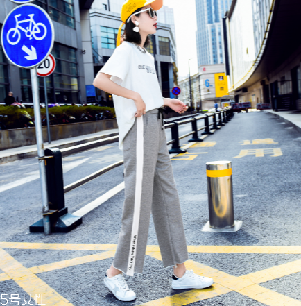 女生去海邊穿什么衣服？海邊度假怎么穿搭顯瘦？