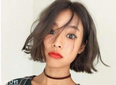 經(jīng)常化妝對(duì)皮膚有什么影響 經(jīng)?；瘖y的危害
