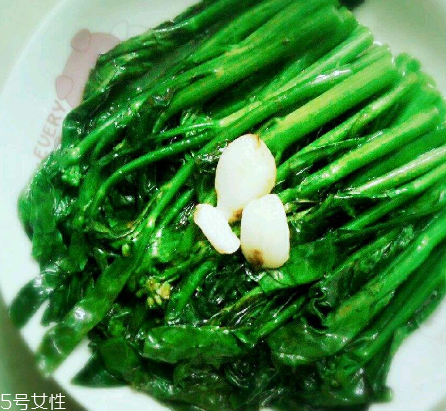 芥蘭炒飯怎么做？雞蛋怎么做成蛋炒飯？