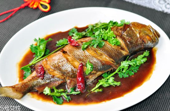 黃花魚為什么都是死的？死黃花魚可以吃嗎？