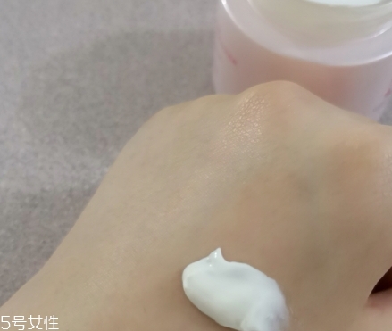 羽西白芍素顏霜怎么用？羽西白芍素顏霜要卸妝嗎