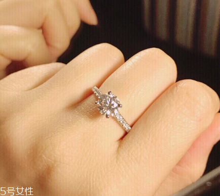 鉆戒和婚戒怎么一起戴？鉆戒和婚戒怎么同時戴？