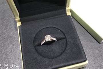 鉆戒和婚戒怎么一起戴？鉆戒和婚戒怎么同時(shí)戴？