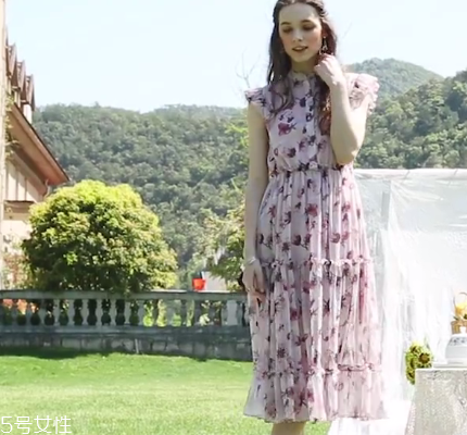 女裝粉色怎么搭配？粉色女裝搭配圖片