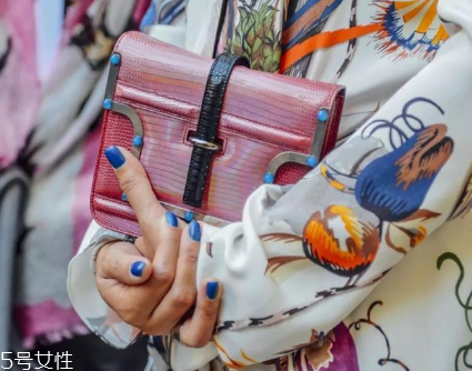 女裝粉色怎么搭配？粉色女裝搭配圖片
