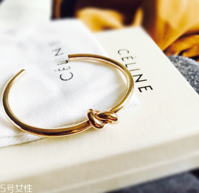 手鐲可以戴兩只手嗎？手鐲可以?xún)芍皇滞瑫r(shí)戴嗎？