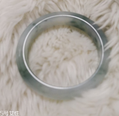手鐲什么顏色好看？手鐲買哪種顏色好？