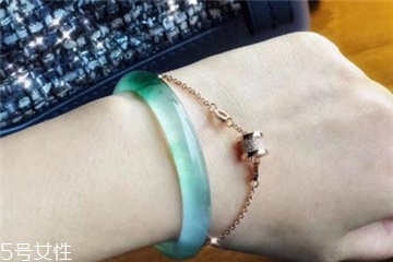 手鐲什么顏色好看？手鐲買哪種顏色好？