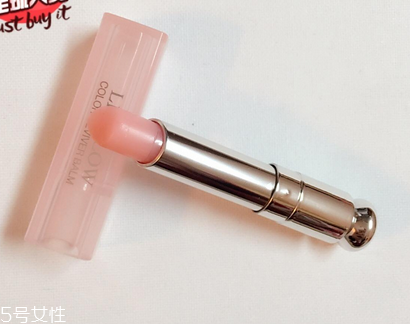 唇膏用完里邊怎么打開？唇膏剩一截怎么挖出來？