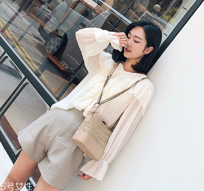 女生夏天背什么包？女生夏季包包搭配圖片