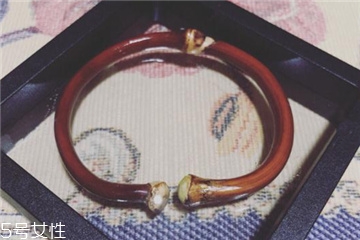 雞血藤手鐲可以碰水嗎？雞血藤手鐲沾水好嗎？