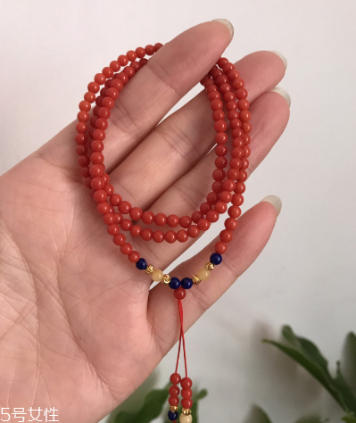 紅珊瑚手鏈真假鑒別 怎樣辨別紅珊瑚手鏈的真假？