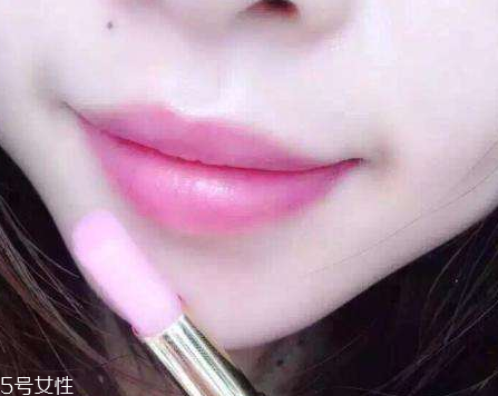 唇膏過敏怎么辦？唇膏過敏癥狀