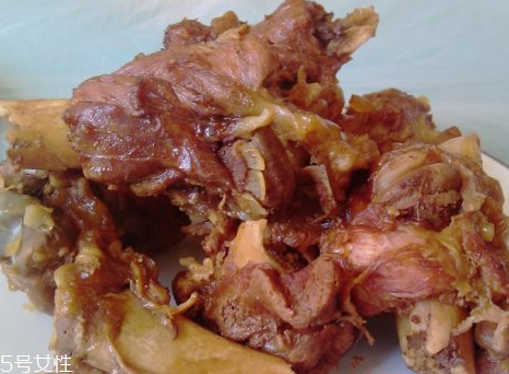 鹿肉和牛肉哪個(gè)好？鹿肉和牛肉哪個(gè)好吃些？