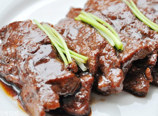 鹿肉和牛肉哪個(gè)好？鹿肉和牛肉哪個(gè)好吃些？