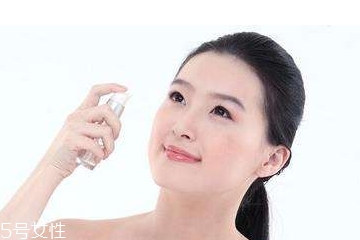 化妝水為什么要拍？化妝水是拍還是抹？