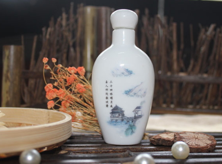 謝馥春桂花頭油和愛(ài)茉莉護(hù)發(fā)精油哪個(gè)好