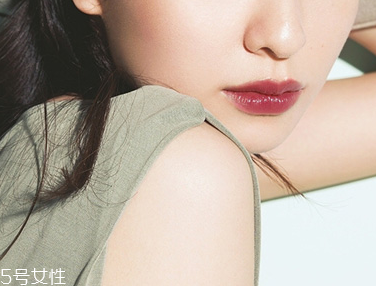 口紅弄到墻上怎么去掉？墻上口紅印怎么去掉？