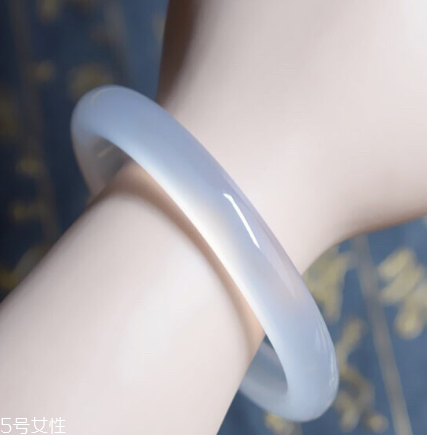 玉髓手鐲一般多少錢(qián)？玉髓手鐲市場(chǎng)價(jià)格