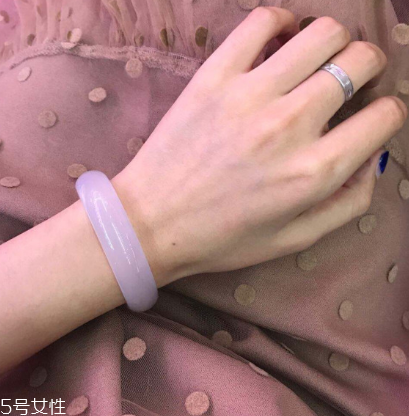 玉髓手鐲什么顏色好？玉髓手鐲顏色推薦