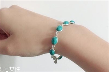 綠松石發(fā)黃怎么回事？綠松石手串發(fā)黃了怎么處理？