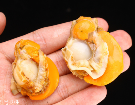 扇貝肉哪里不能吃？扇貝的月牙紅可以吃嗎？