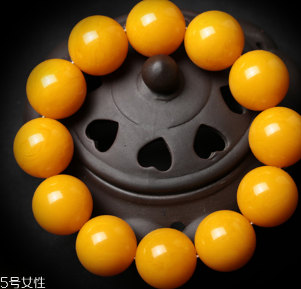 蜜蠟手串可以沾水嗎？蜜蠟手串能碰水嗎？