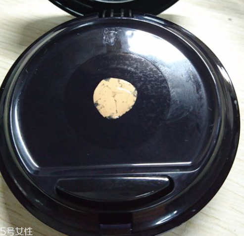 雅詩蘭黛紅石榴氣墊cc代言人是誰？雅詩蘭黛氣墊哪款好用？